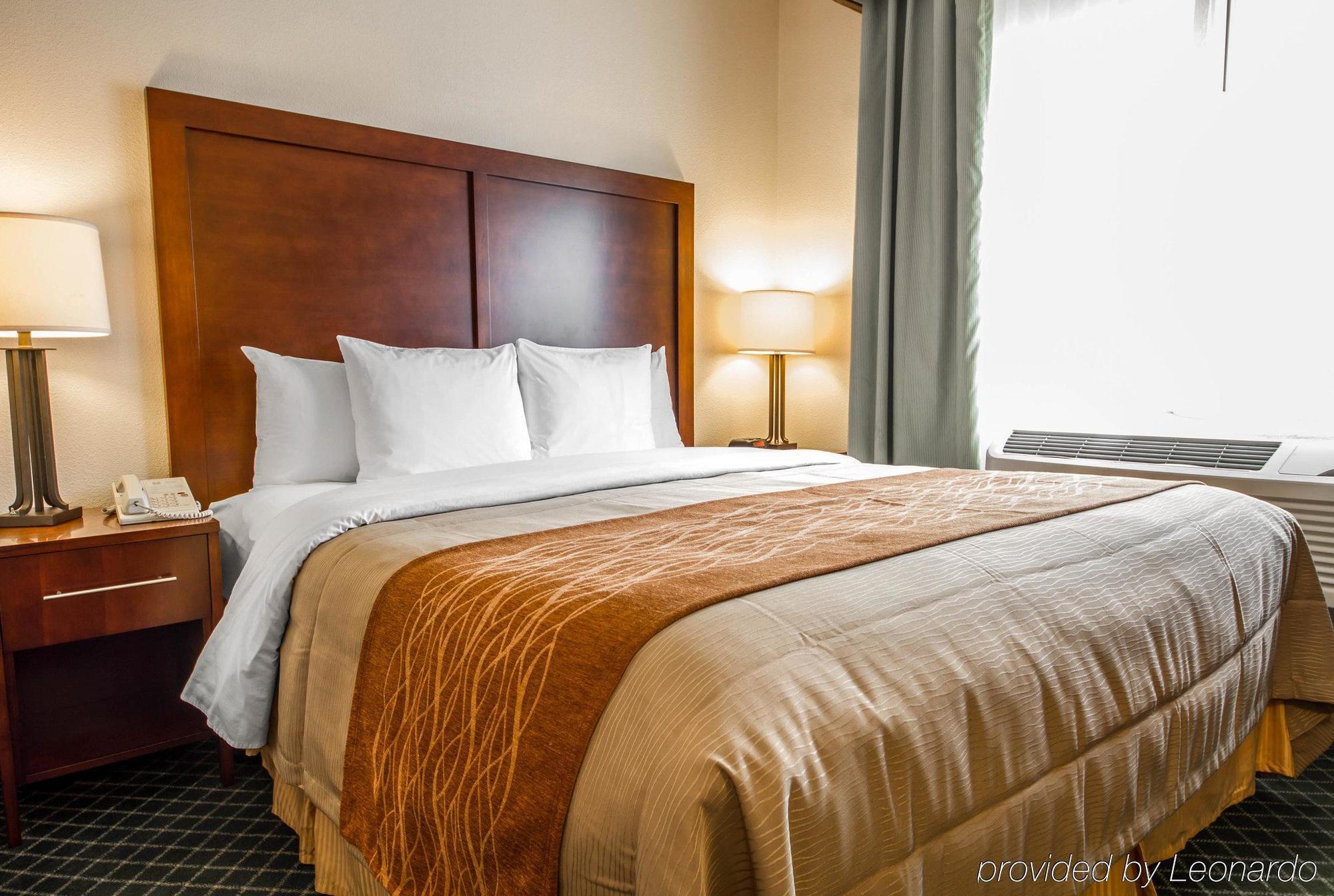 Comfort Inn & Suites Oakland Airport Экстерьер фото