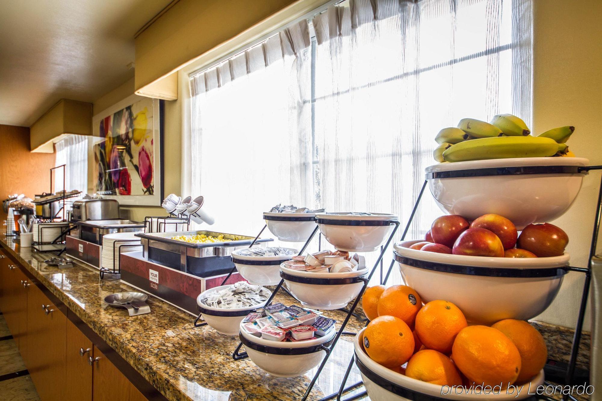 Comfort Inn & Suites Oakland Airport Экстерьер фото