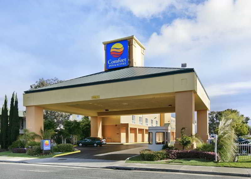Comfort Inn & Suites Oakland Airport Экстерьер фото