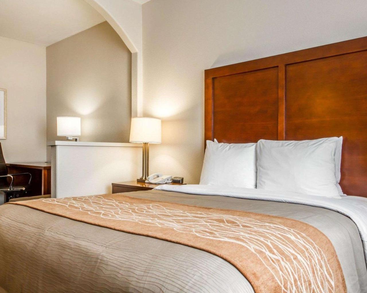 Comfort Inn & Suites Oakland Airport Экстерьер фото