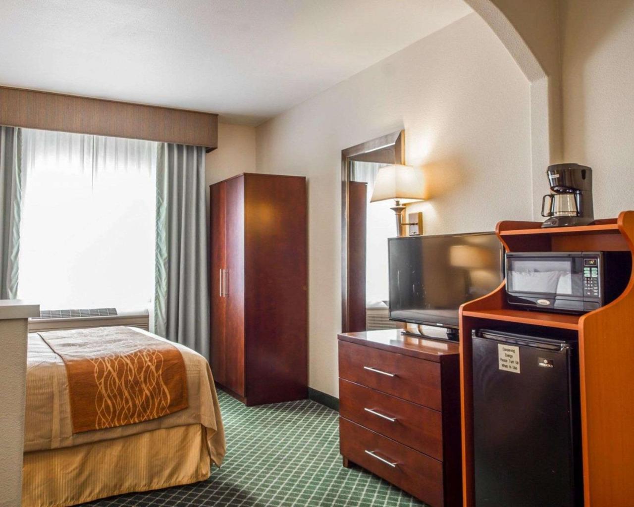 Comfort Inn & Suites Oakland Airport Экстерьер фото