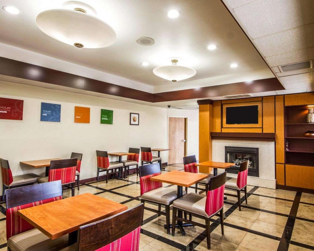 Comfort Inn & Suites Oakland Airport Экстерьер фото