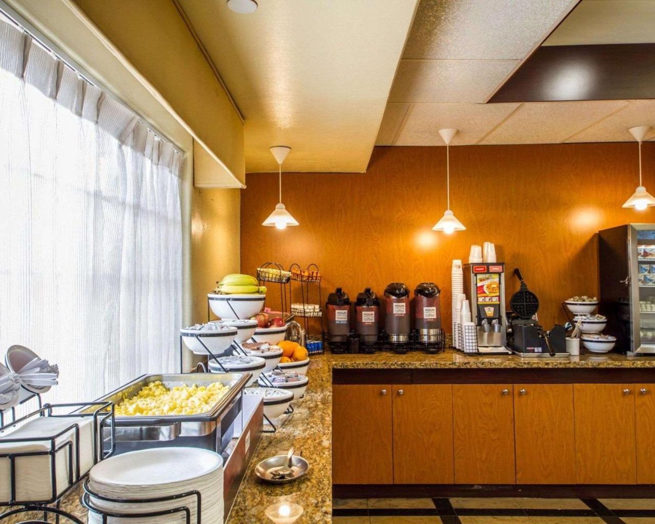 Comfort Inn & Suites Oakland Airport Экстерьер фото