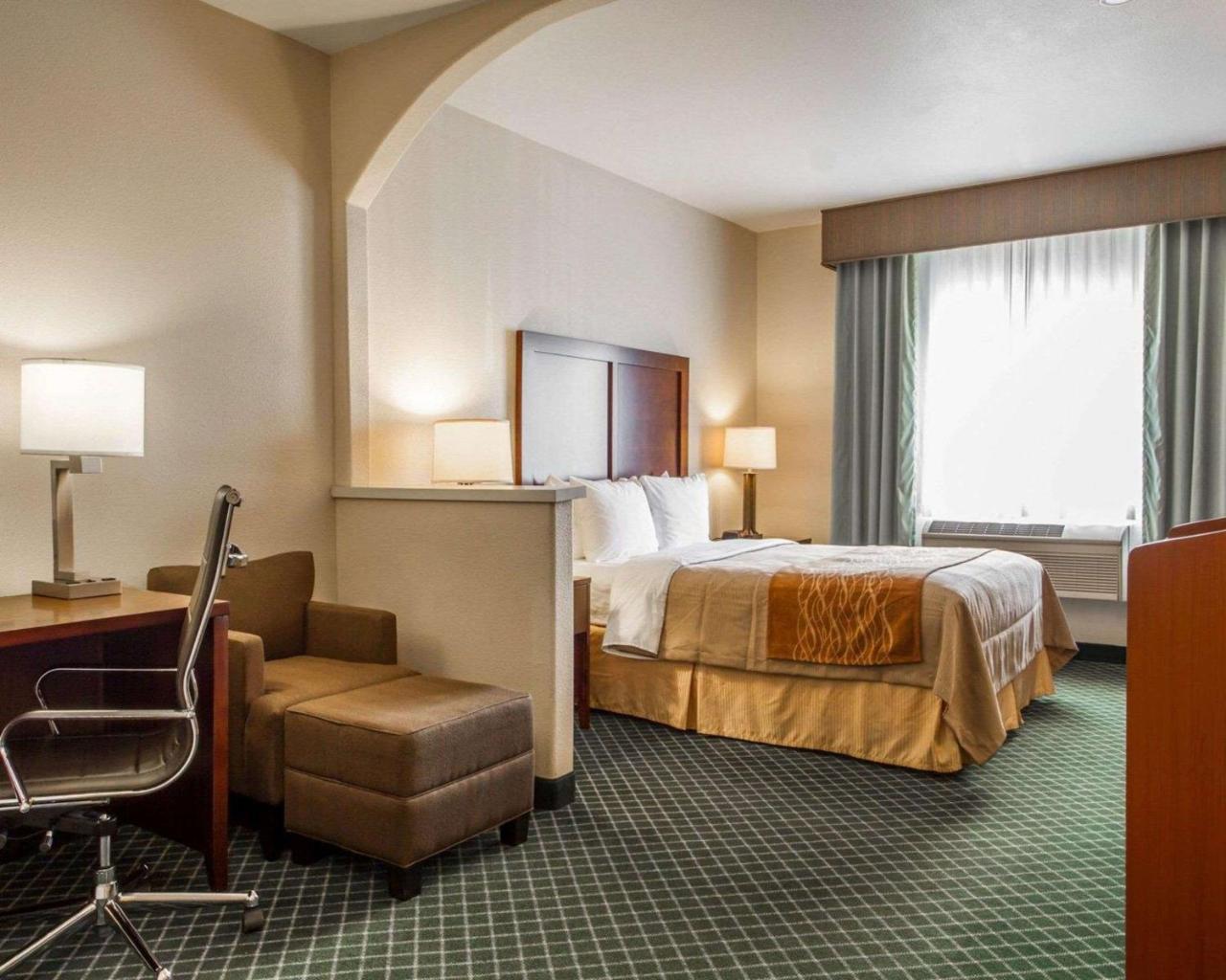 Comfort Inn & Suites Oakland Airport Экстерьер фото